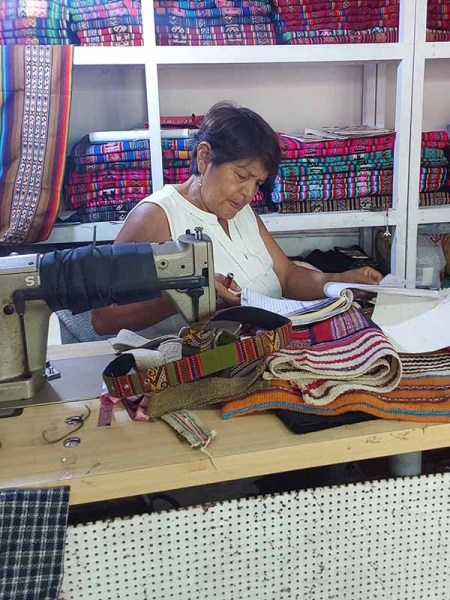 LAMAMITA-taller-de-moda-etica-y-artesania-en-Peru