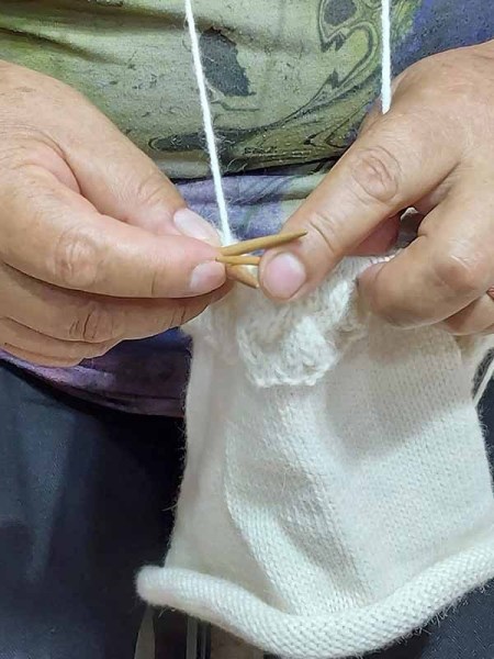 Moda-sostenible-tejido-de-alpaca