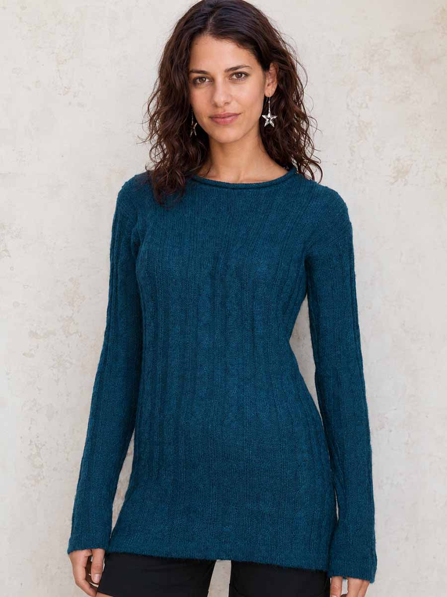Jersey largo de mujer Zora en alpaca azul con motivo de trenzas